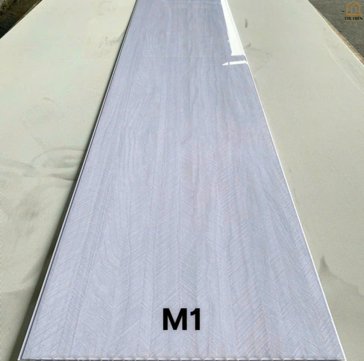 Tấm Ốp NANO Tráng Gương M1