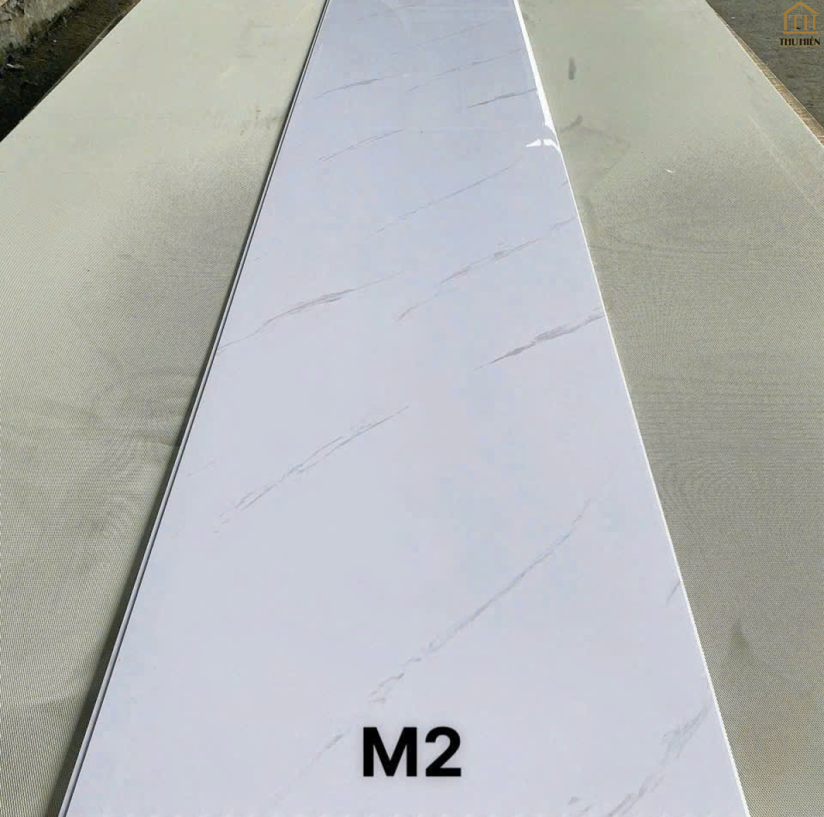 Tấm Ốp NANO Tráng Gương M2