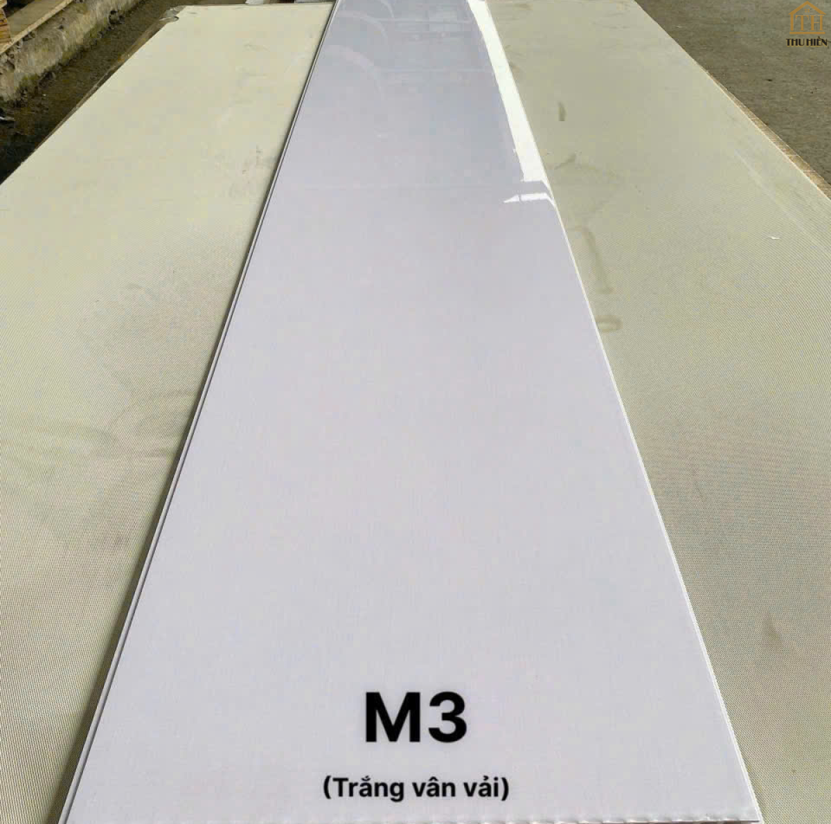 Tấm Ốp NANO Tráng Gương M3