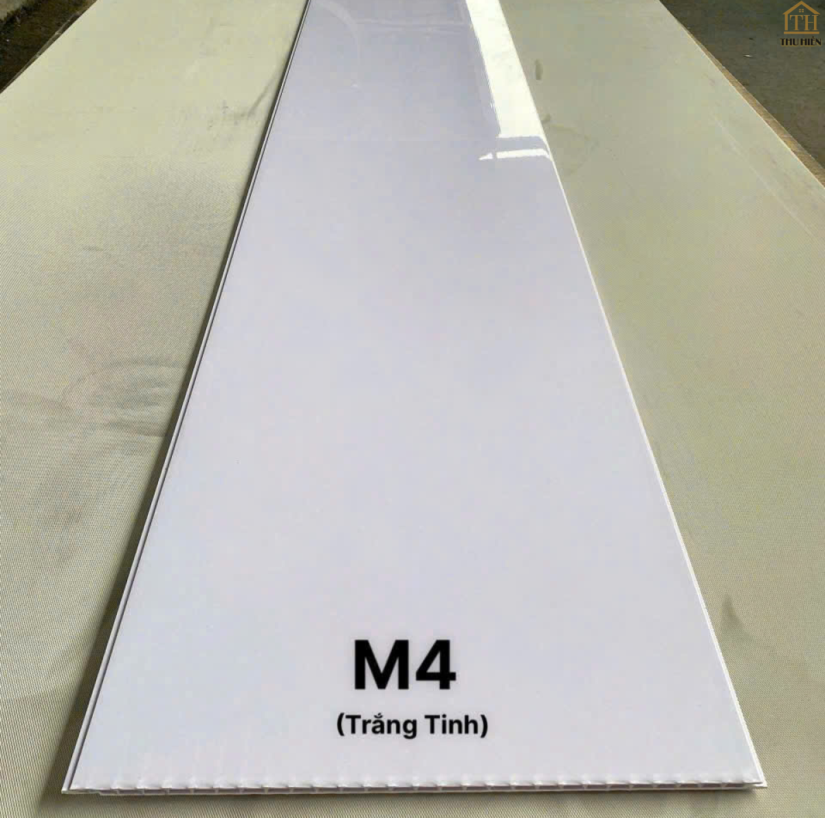 Tấm Ốp NANO Tráng Gương M4