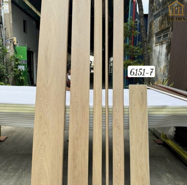 TẤM ỐP BẬC CẦU THANG NHỰA GỖ - 6151-7