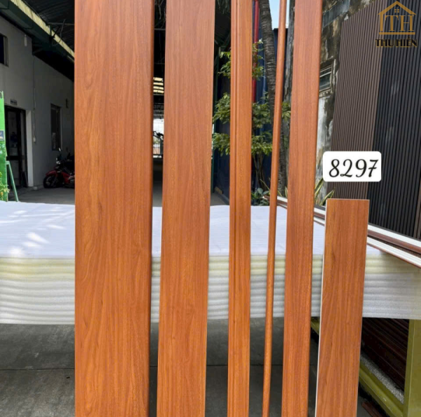 TẤM ỐP BẬC CẦU THANG NHỰA GỖ - 8297