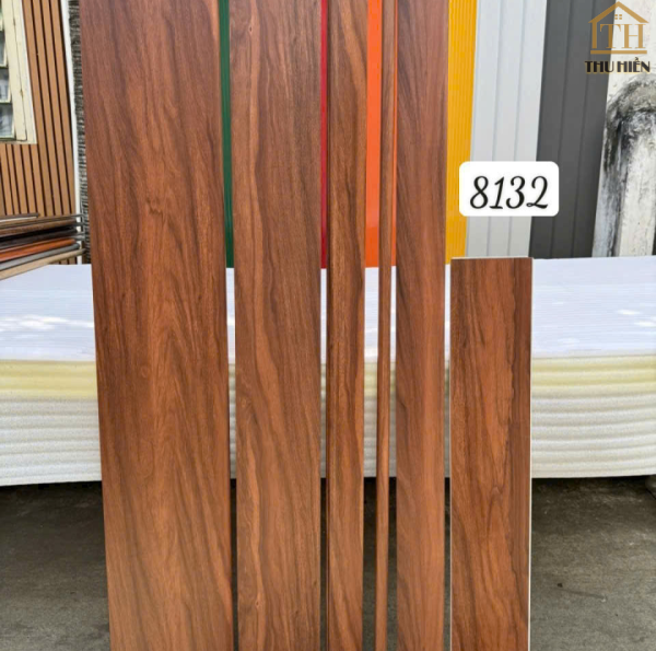 TẤM ỐP BẬC CẦU THANG NHỰA GỖ - 8132
