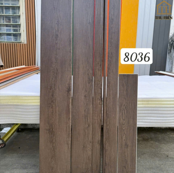  TẤM ỐP BẬC CẦU THANG NHỰA GỖ - 8036